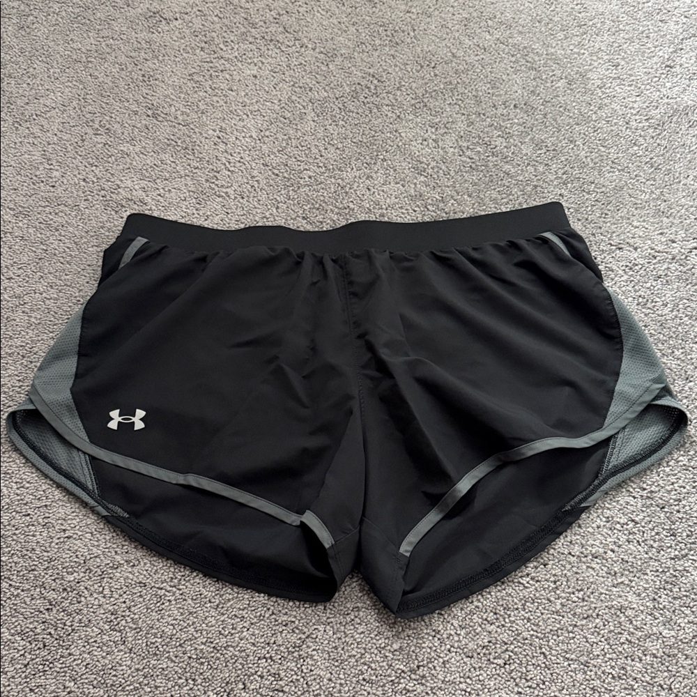 Women’s Under Armour Shorts - Picture 4 of 6